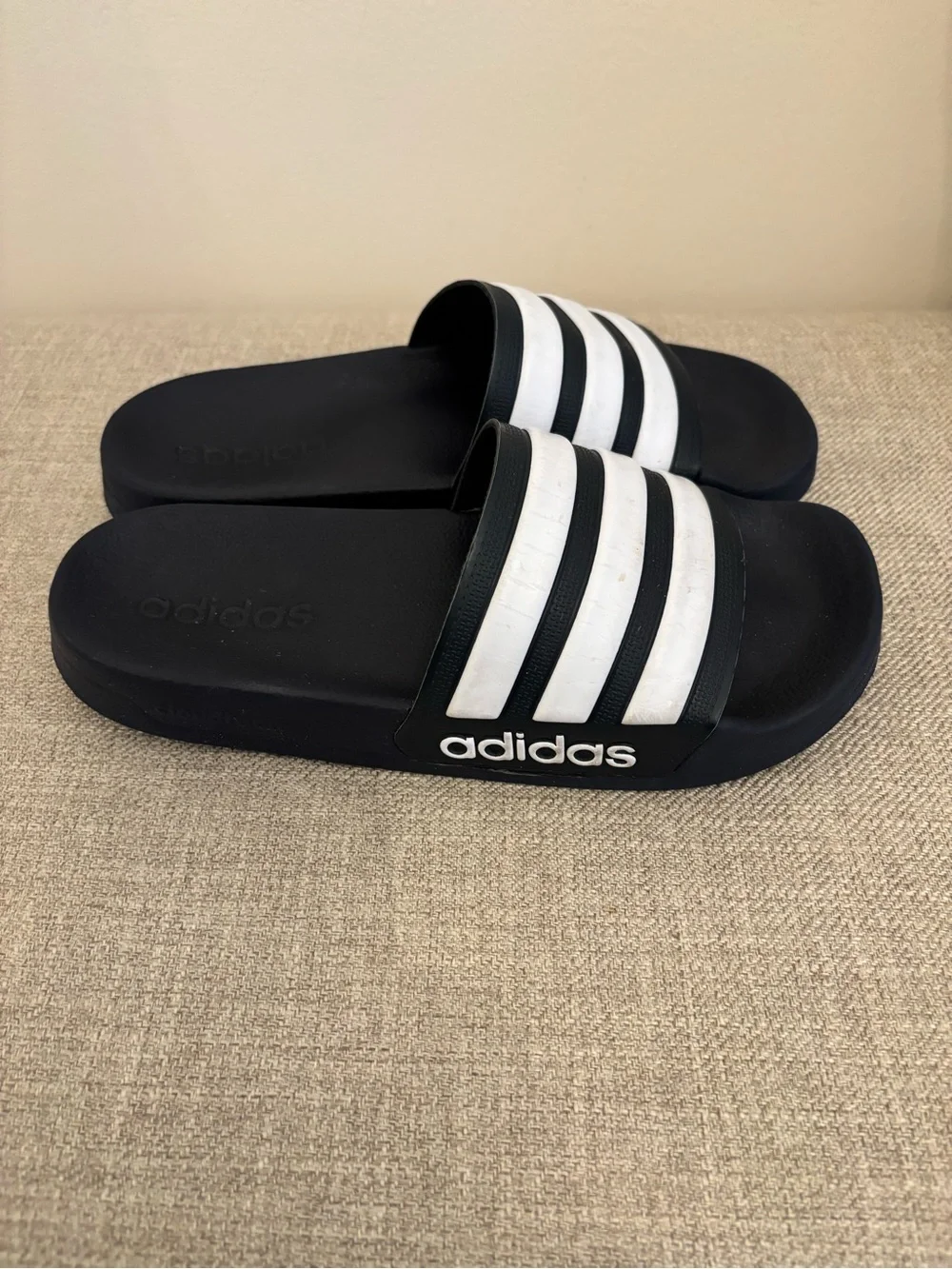 Adidas Men's Adilette Slide Shower Shoes/Sandals Men’s Size 5 Black